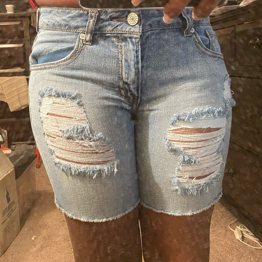 Women’s Distressed Short